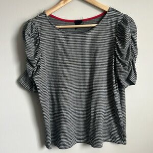 Short sleeve checkered top